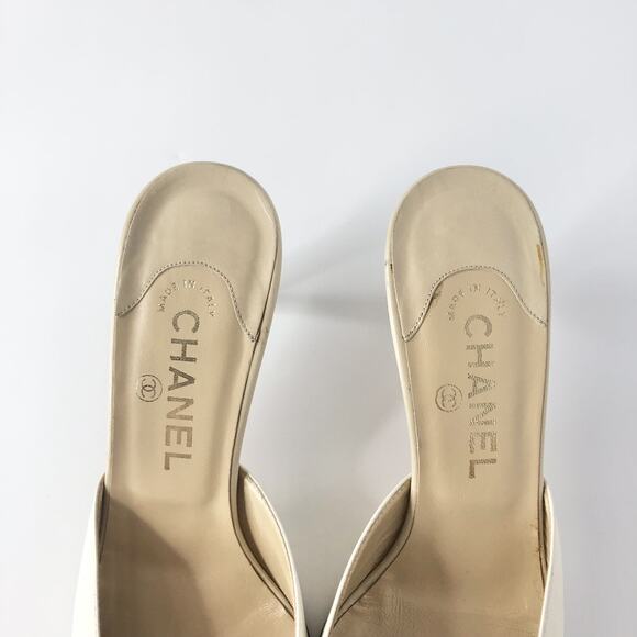 Vintage Chanel CC Logo Bow Cream Tan Pointed Toe Cap Toe Mules Pumps 39.5 - Picture 4 of 8